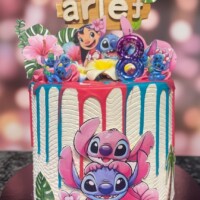 No podían faltar Lilo & Stich. Relleno cremoso en combinación con la temática del pastel. stich-pastel